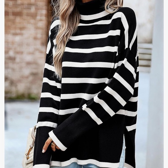 Sweaters - Women’s med turtle neck NWOT